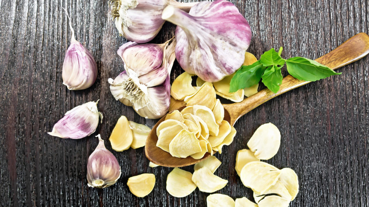 Garlic dried in spoon on board top